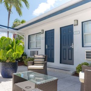 Outdoor seating at Hollywood Beach Suites, A South Beach Group Hotel.
