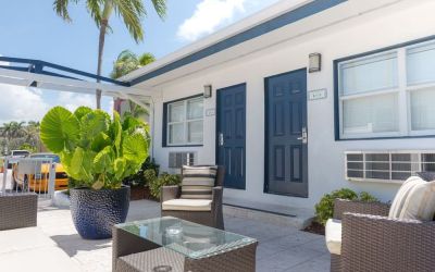 Outdoor seating at Hollywood Beach Suites, A South Beach Group Hotel.