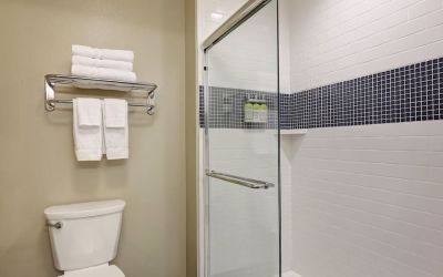 Private gueest bathroom with shower and free toiletries at Staybridge Suites Washington D.C.- Greenbelt.
