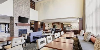 Dining area and workspace at Staybridge Suites Washington D.C.- Greenbelt.