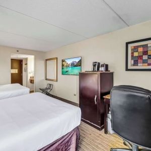 Day use twin room with work desk at Radisson Hotel Schaumburg.