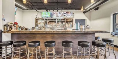 On-site bar at Radisson Hotel Schaumburg.