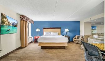 Day use suite with work desk and hot tub at Radisson Hotel Schaumburg.
