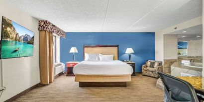 Day use suite with work desk and hot tub at Radisson Hotel Schaumburg.