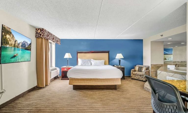 Day use suite with work desk and hot tub at Radisson Hotel Schaumburg.