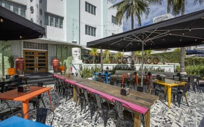 Outdoor dining area at Catalina Hotel & Beach Club.