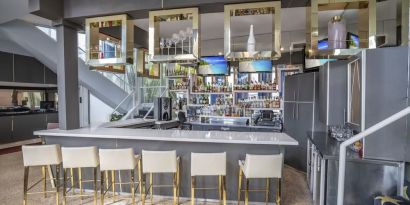 On-site bar at Catalina Hotel & Beach Club.