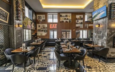 On-site restaurant at Hotel Croydon.