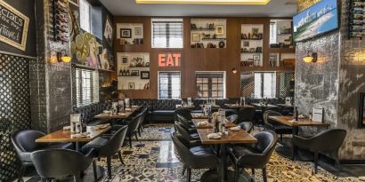 On-site restaurant at Hotel Croydon.