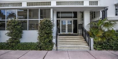 Entrance at Hotel Croydon.