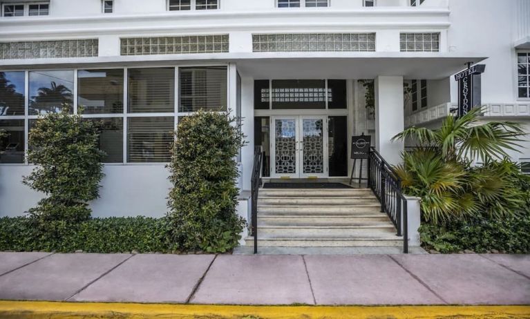 Entrance at Hotel Croydon.