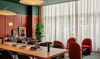 Professional meeting room at Romer Hell's Kitchen.