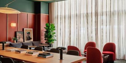 Professional meeting room at Romer Hell's Kitchen.