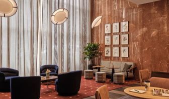 Lobby lounge perfect for coworking at Romer Hell's Kitchen.