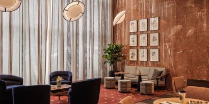 Lobby lounge perfect for coworking at Romer Hell's Kitchen.