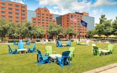 Outdoor seating area at Hilton Short Hills.