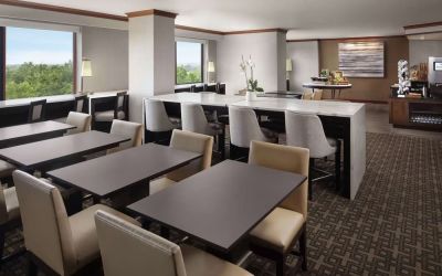 Dining area at Hilton Short Hills.