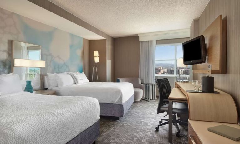 Day use twin room with work desk at Sonesta Emeryville Oakland.
