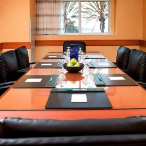 Professional meeting room at Sonesta Emeryville Oakland.