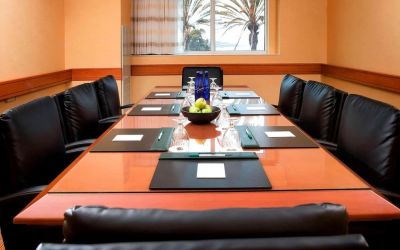 Professional meeting room at Sonesta Emeryville Oakland.