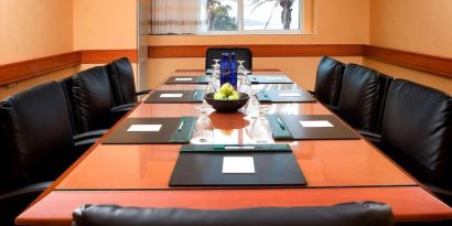 Professional meeting room at Sonesta Emeryville Oakland.