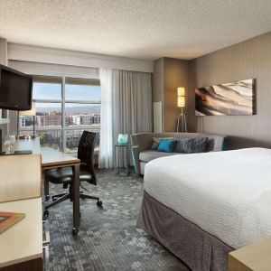 Day use room's workspace and lounge area at Sonesta Emeryville Oakland.