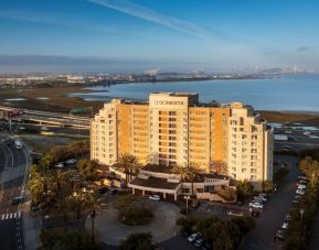 Exterior and parking area at Sonesta Emeryville Oakland.