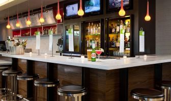 On-site bar and lounge area at Sonesta Emeryville Oakland.