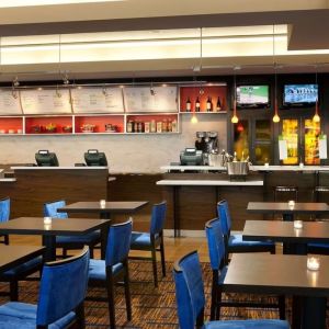 Dining area at Sonesta Emeryville Oakland
.
