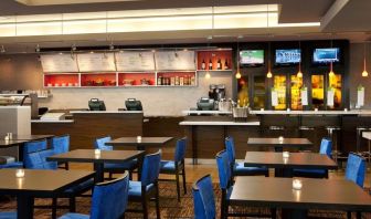 Dining area at Sonesta Emeryville Oakland
.