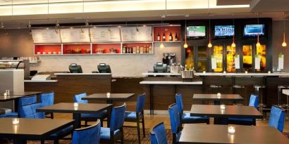 Dining area at Sonesta Emeryville Oakland
.