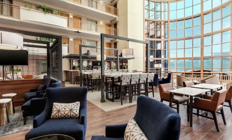 Dining area at Embassy Suites By Hilton Convention Center Las Vegas.