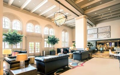 Hotel lobby with comfortable seating and workspace, perfect for coworking at Hilton Baton Rouge Capitol Center.
