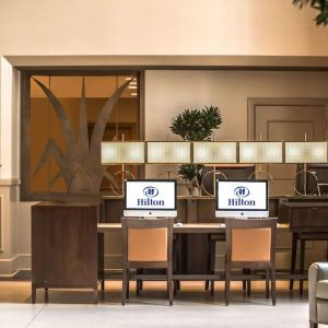 Lobby workspace at Hilton Baton Rouge Capitol Center.
