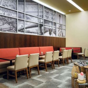 Dining area perfect for coworking at Hilton Garden Inn New York/West 35th Street.
