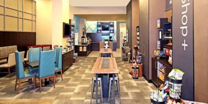 Breakfast area perfect for coworking at Hilton Garden Inn New York/West 35th Street.
