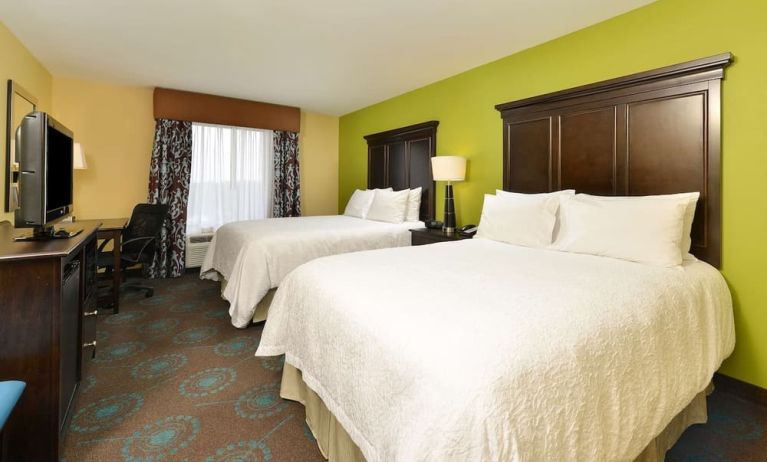Day use twin room with work desk at Hampton Inn Iowa City/University Area.