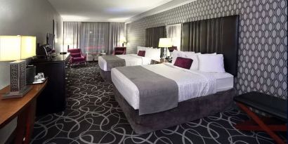 Day use twin room with workspace at Park Manor Hotel.