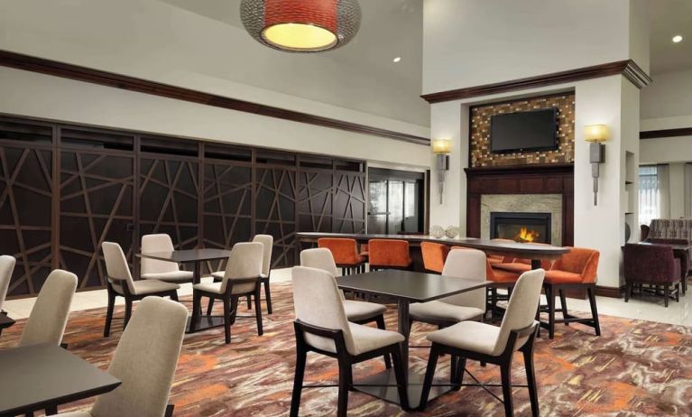Dining area at Homewood Suites By Hilton Shreveport / Bossier City, LA.