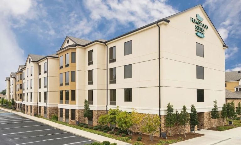 Hotel exterior and parking area at Homewood Suites By Hilton Shreveport / Bossier City, LA.