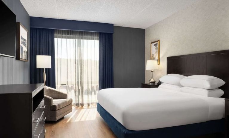 King bed at DoubleTree By Hilton Hartford - Bradley Airport.