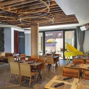 Dining area perfect for coworking at Royalton Park Avenue.