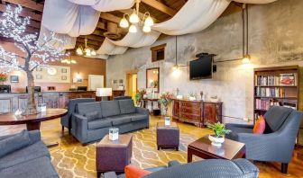 Lobby and coworking space at Comfort Inn Pomona Near Fairplex.