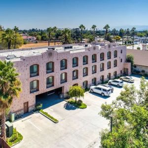 Parking area at Comfort Inn Pomona Near Fairplex.