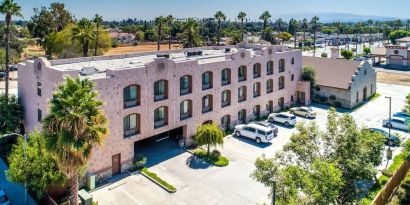 Parking area at Comfort Inn Pomona Near Fairplex.