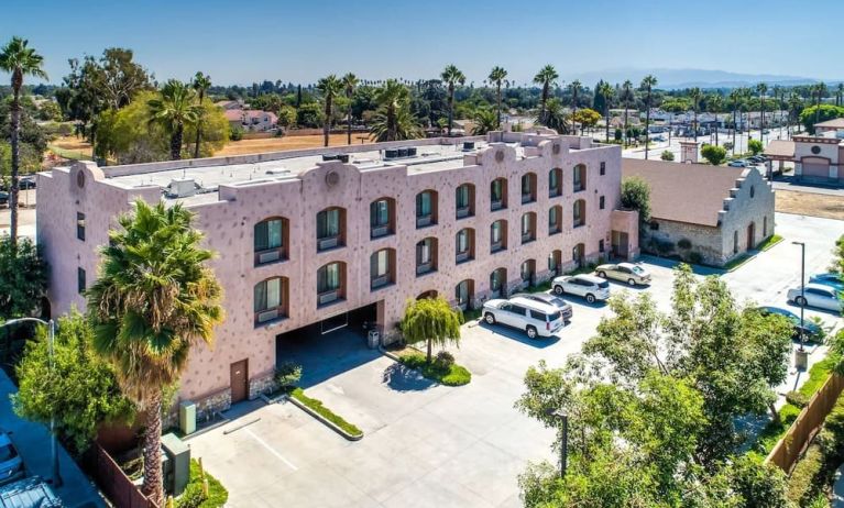 Parking area at Comfort Inn Pomona Near Fairplex.