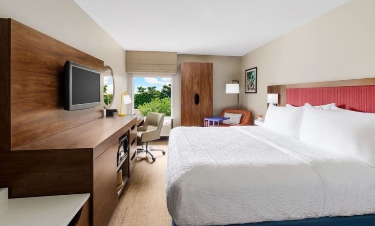 Day use room with work desk and natural light at Hampton Inn Ft. Lauderdale-Cypress Creek.