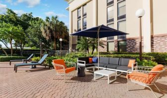 Courtyard perfect for coworking at Hampton Inn Ft. Lauderdale-Cypress Creek.