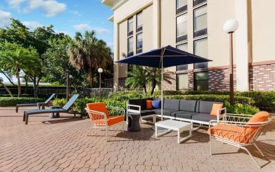 Courtyard perfect for coworking at Hampton Inn Ft. Lauderdale-Cypress Creek.
