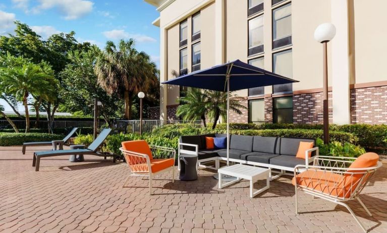 Courtyard perfect for coworking at Hampton Inn Ft. Lauderdale-Cypress Creek.